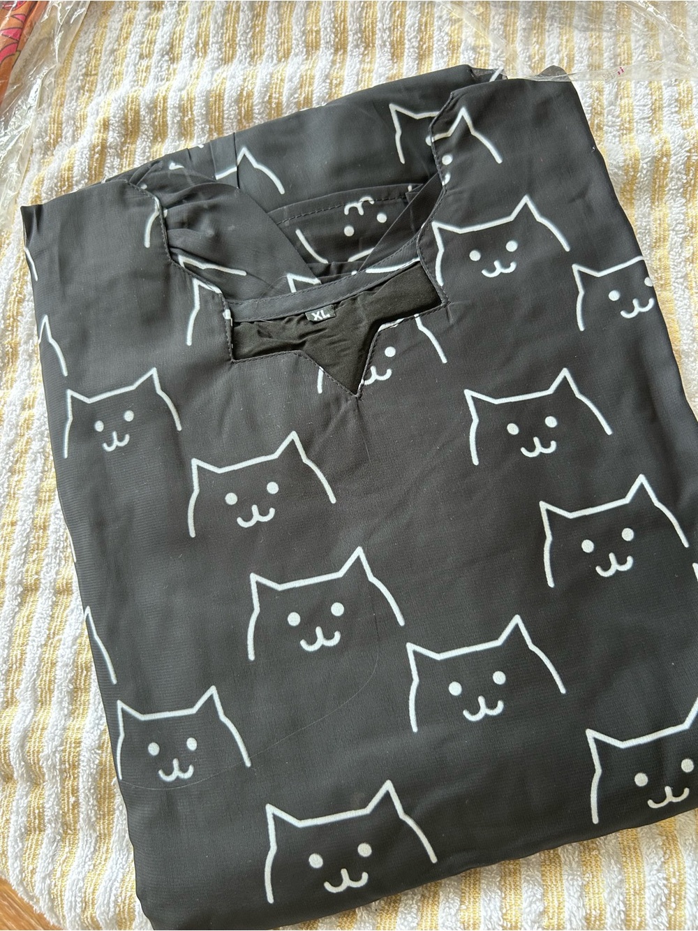 Women's Black Cat-Print Midi Dress - Picture 2 of 4